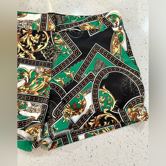 Ovi Scarf Print Women's Shorts - Size Small - Picture 6 of 8